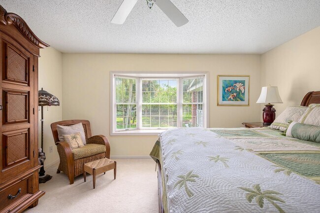 Building Photo - 2 Park Shores Cir