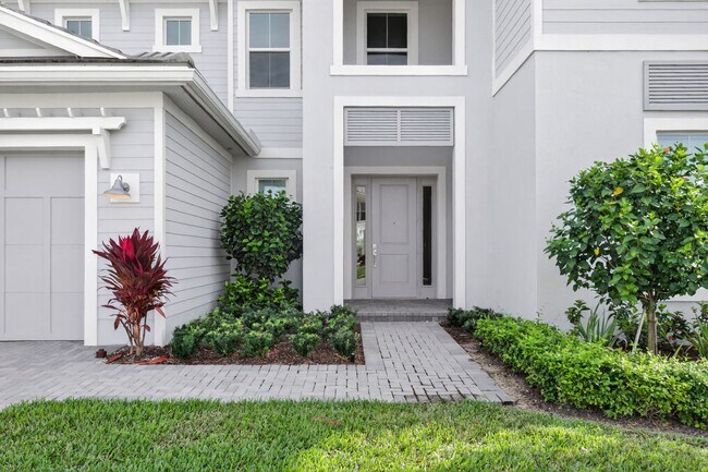 Building Photo - 9249 Crestview Cir