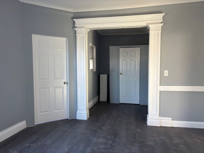 Building Photo - 22 Chelsea Ave