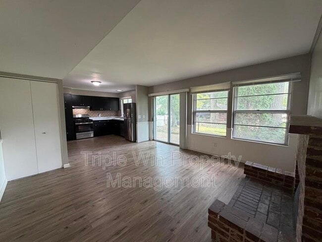 Building Photo - 11050 Linnell Dr