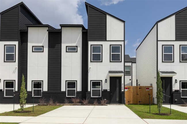 Primary Photo - 3111 Shelby Cir