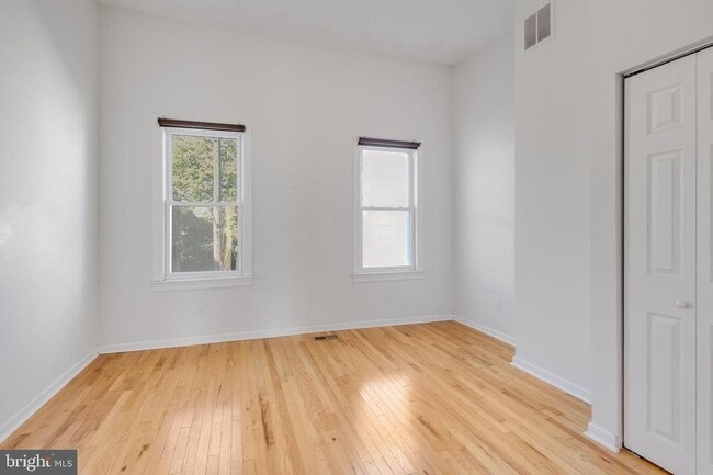 Building Photo - 1517 S LeCount St
