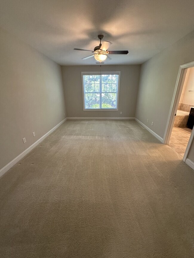 Building Photo - 4222 Vallonia Dr