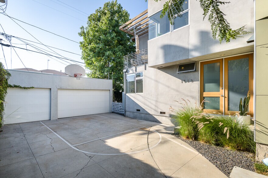 Building Photo - 1513 S Orange Grove Ave