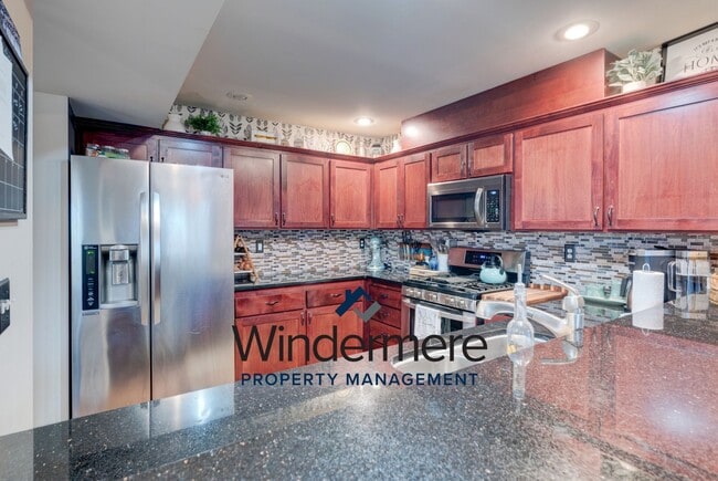 Building Photo - 3 Bed 2.5 Bath Townhome