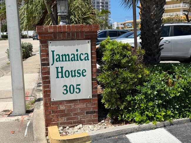 Building Photo - 305 N Pompano Beach Blvd