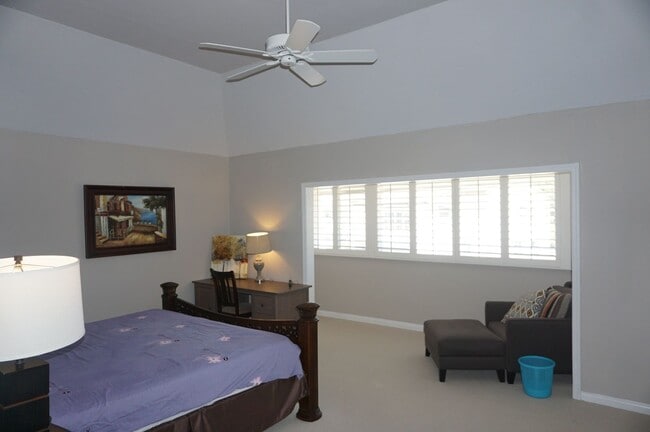 Building Photo - Stunning 4 Bedroom 2.5 Bath Home with Offi...