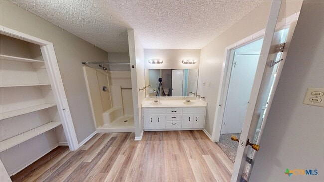 Building Photo - 4505 River Oaks Dr