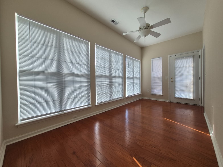 Building Photo - 2223 Locksley Woods Dr