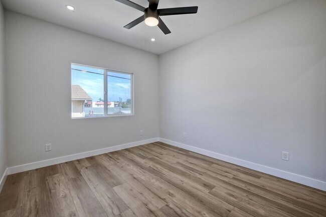 Building Photo - Spacious & Stylish 4BR/3BA Apartment in Imperial Beach!