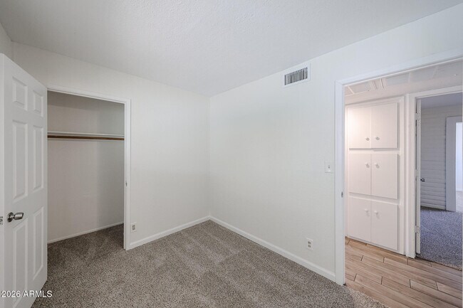 Building Photo - 3119 W Country Gables Dr