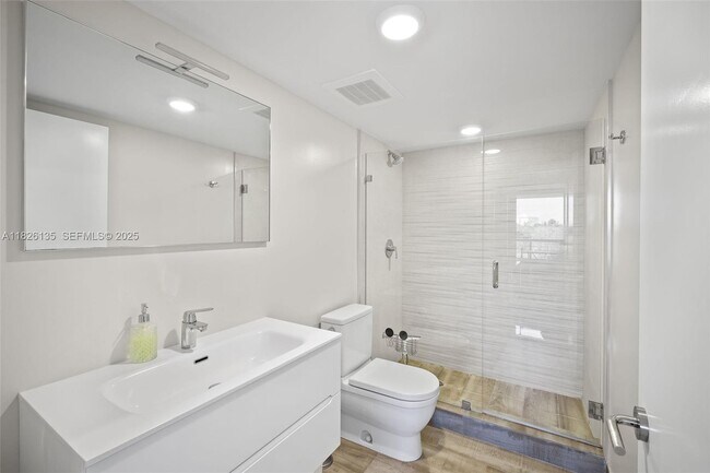 Building Photo - 9261 E Bay Harbor Dr