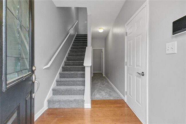 Building Photo - 3044 Lauren Parc Rd