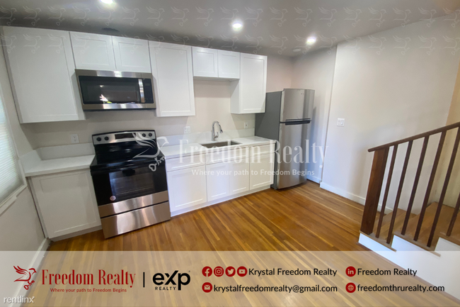 Building Photo - 3 br, 2 bath Triplex - 1765 Los Feliz Driv...