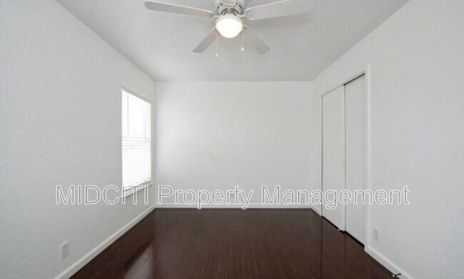 Building Photo - 9739 Chelsea Cir