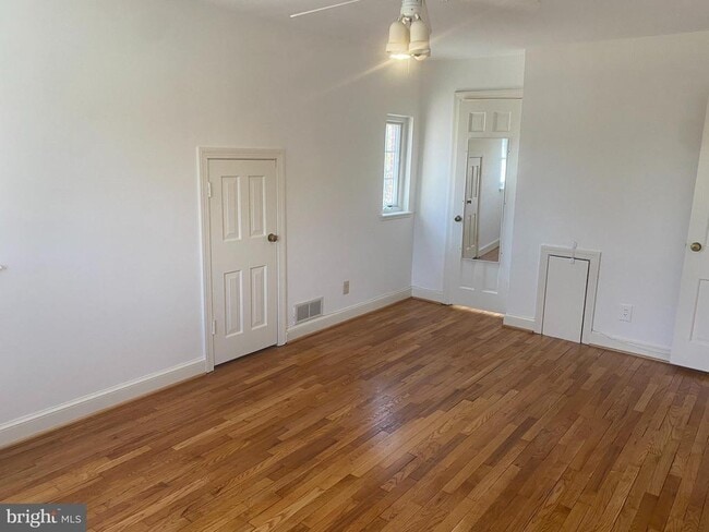 Building Photo - 716 N Overlook Dr