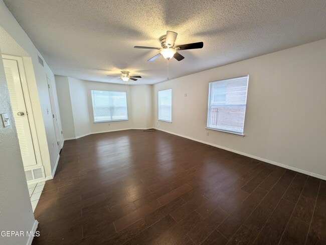 Building Photo - 3149 Crazy Horse Dr