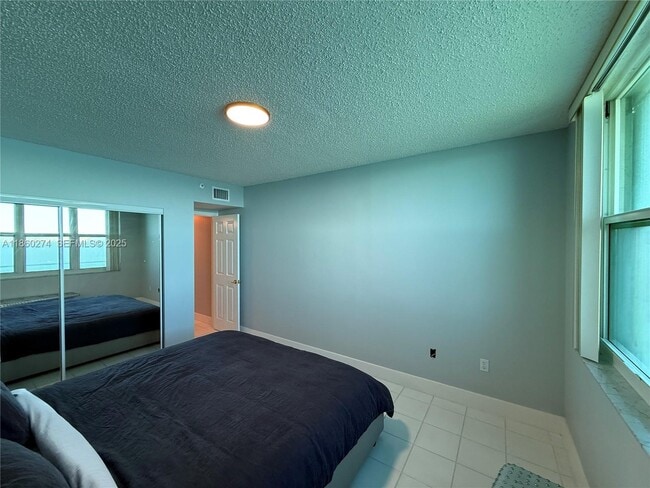 Building Photo - 800 Claughton Island Dr