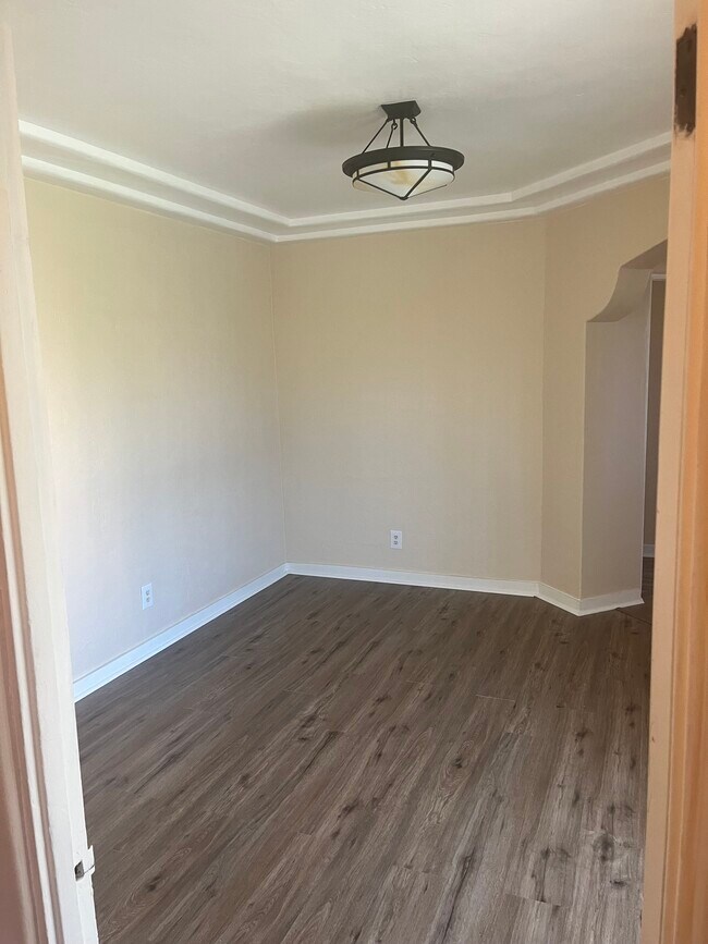 Building Photo - 2500 S Bronson Ave