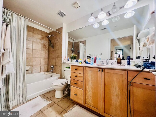 Building Photo - 1441 Rhode Island Ave NE