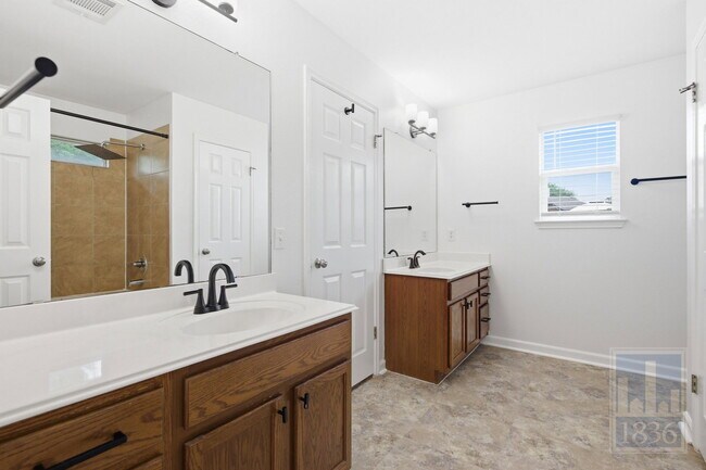 Building Photo - 1006 Buttercup Ct