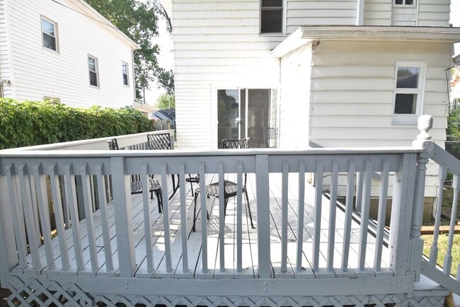 Building Photo - Near Notre Dame  2 Story 3 bedroom with 2 car garage