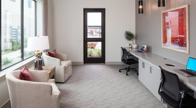 Primary Photo - 12111 S Main St