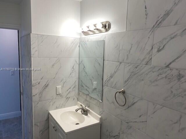 Building Photo - 275 Sabur Ln