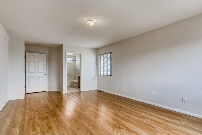 Primary Bedroom - 5120 Perth St