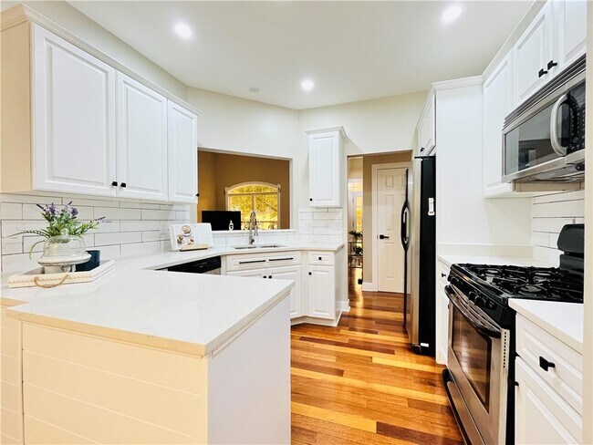 Building Photo - 136 New Tudor Rd