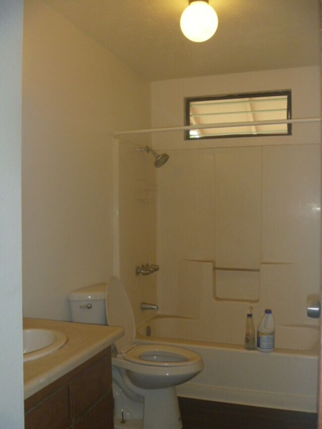 Building Photo - 3/2 $2150.00