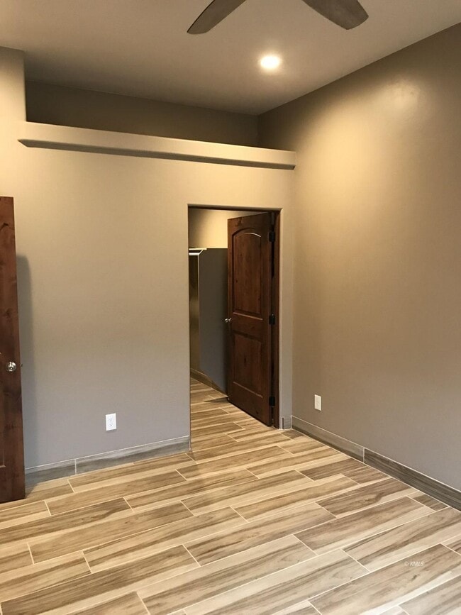 Building Photo - 598 S Hillside Dr