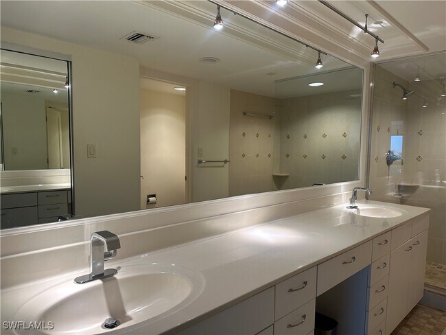 Building Photo - 4751 Gulf Shore Blvd N