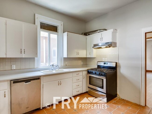 Building Photo - Short Term Lease Needed for Quaint Potter Highlands Home