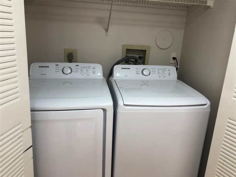 Building Photo - 729 NW 92nd Ave