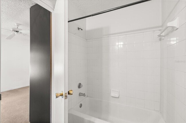 Building Photo - 2508 Grassy Point Dr