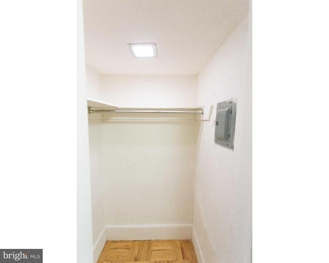 Building Photo - 901 Clinton St