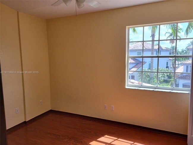 Building Photo - 715 SW 148th Ave