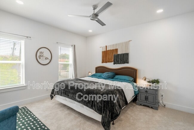 Building Photo - 719 Eleanor Ave