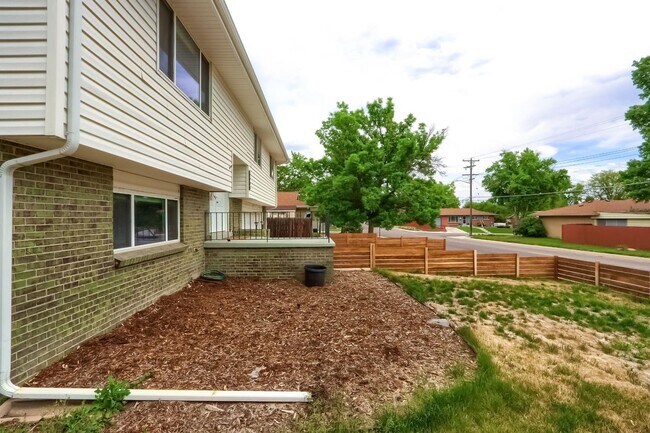 Building Photo - 4 BED 3 BATH HOUSE NEAR CREAK PARK!!!