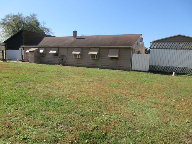 side of house facing the road - 414 Bybee Rd