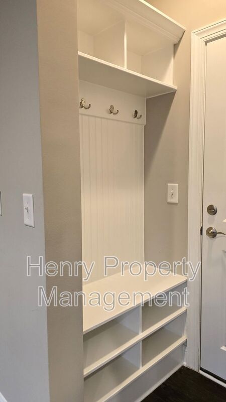 Building Photo - 112 Concordia Woods Dr