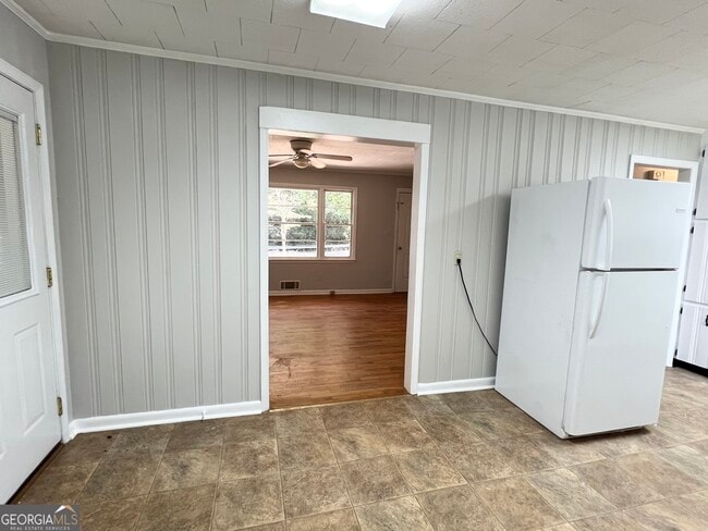 Building Photo - 133 Pineview Dr