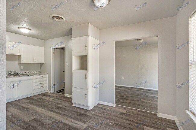 Building Photo - 811 Vogel St
