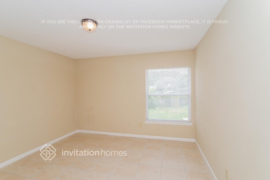 Building Photo - 12180 Silver Saddle Dr