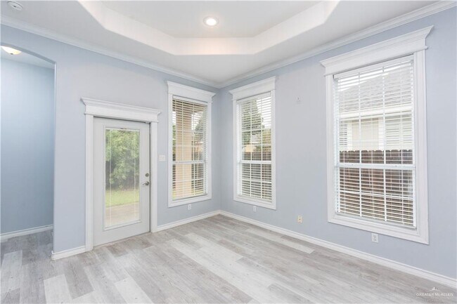 Building Photo - 708 S Excalibur St