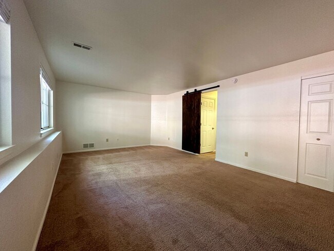 Building Photo - Cheery 3 bedroom 2 Bath Home! Available to...