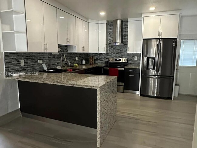 Building Photo - 5737 SW 6th St