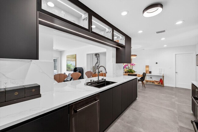 Building Photo - 2720 NE 59th St