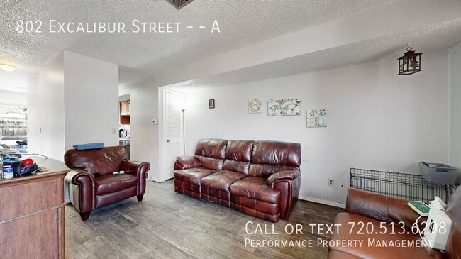 Building Photo - 802 Excalibur St